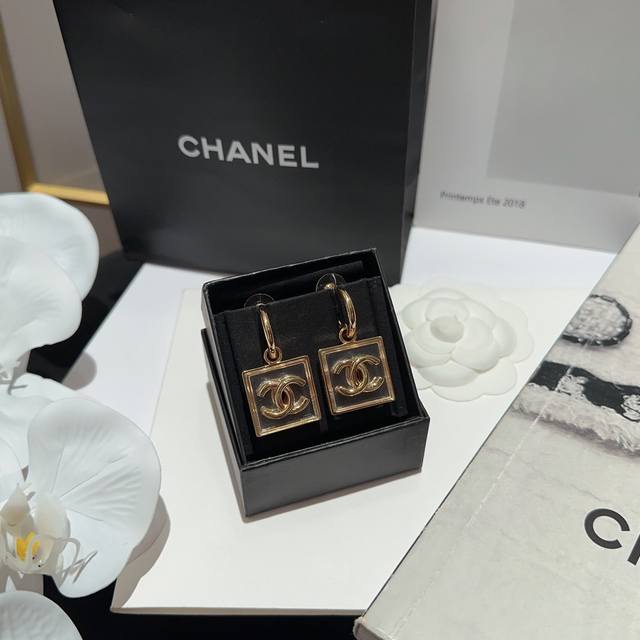 Model No. Xed0457 Ch*Nel's Latest Square Transparent Ear Hooks, Made Of Zp Brass