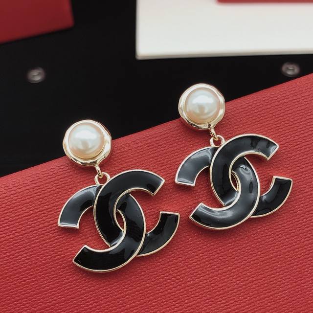 Code Xed0598 Chanel Newest Drop-Shaped Black Stud Earrings, Zp Brass Material
