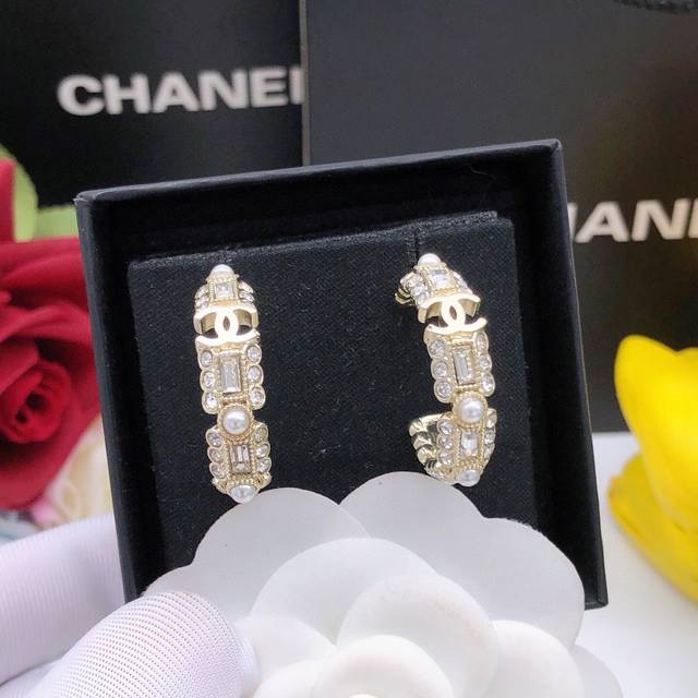Code Xed0230 Chanel 22K Square Diamond Pearl Gold Moon Ear Hooks, Zp5860 Purchas