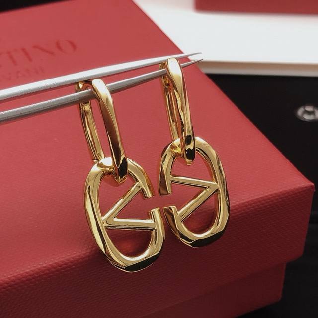 Code Ved0192 Valenti*O's Latest Polished Ear Hooks, Made Of Zp Brass Material.