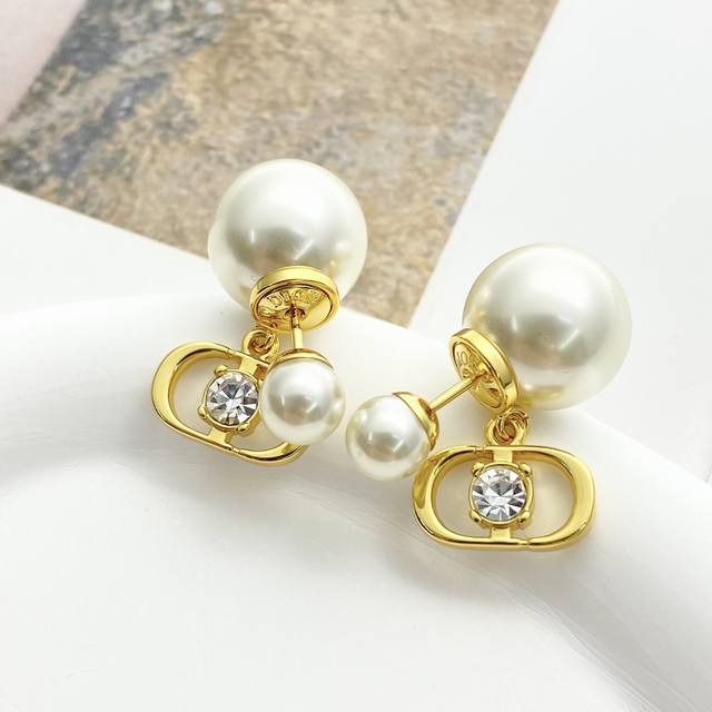 Today's New Arrival, Code E3062 0247825 Dior Earrings, Hot-Selling New Arrival.
