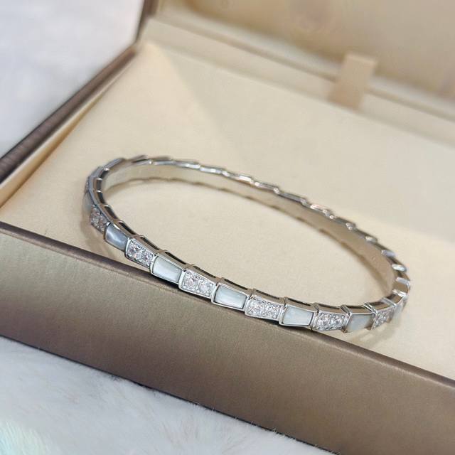Bv House Serpenti Series Snake Series White Mother-Of-Pearl Snake Bracelet - The