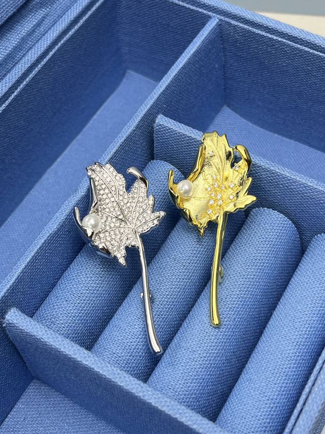 New Arrival Hefang Hefang Maple Leaf Brooch