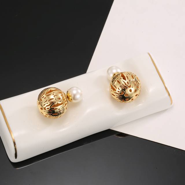 Dior New Dior Butterfly Earrings Loved By Top Brands, Metallic Texture With A Tr