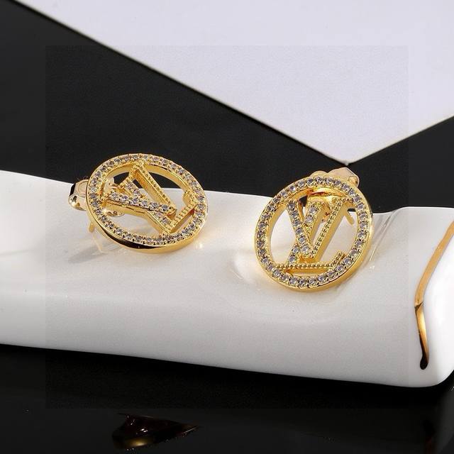 Louis Vuitton Earrings, Crafted With Exquisite Artistry, Feature The Polished Fi
