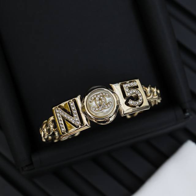 Classic N5 Double C Letter Bracelet - Versatile Design That Makes Your Wrist Loo