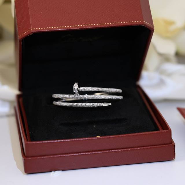Cartier Nail New Double-Layer Diamond-Studded Bracelet, A Timeless Classic From