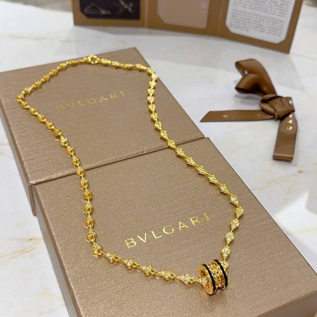 Bvlgari Necklace In V Gold. Bvlgari Divas' Dream Series In Perfect Condition Wit