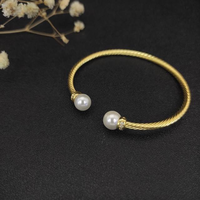 David Yurman 3Mm Gold Pearl Bracelet. Recommended For Wrist Sizes 15-19 Cm. Item