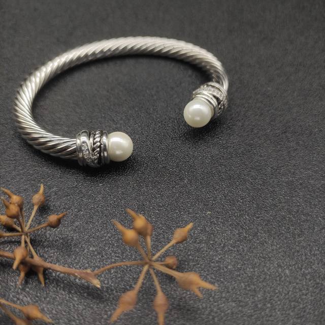 David Yurman 7Mm Rotating Pearl Bracelet. Recommended Wrist Circumference: 16-20