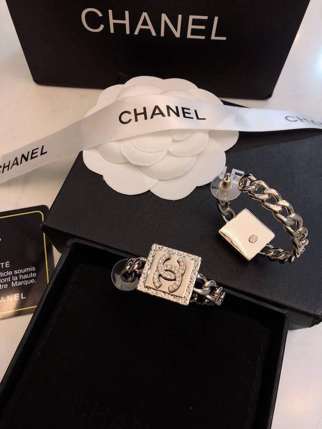 Chanel Small Chanel Earrings! Best-Selling Style! Highest Version Available On T