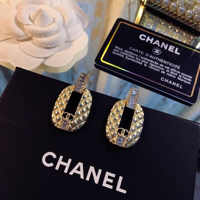Elegant, Unique, And Beautiful. Super Popular And Irresistible!! Only Available