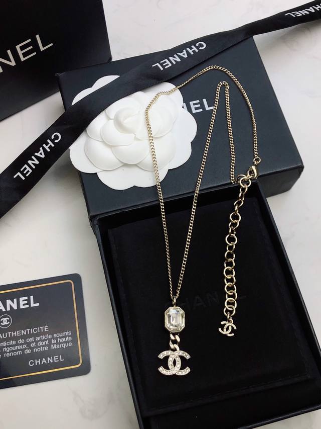 Chanel Exclusive New Arrival Four-Season Versatile Chanel Luxury Diamond Necklac