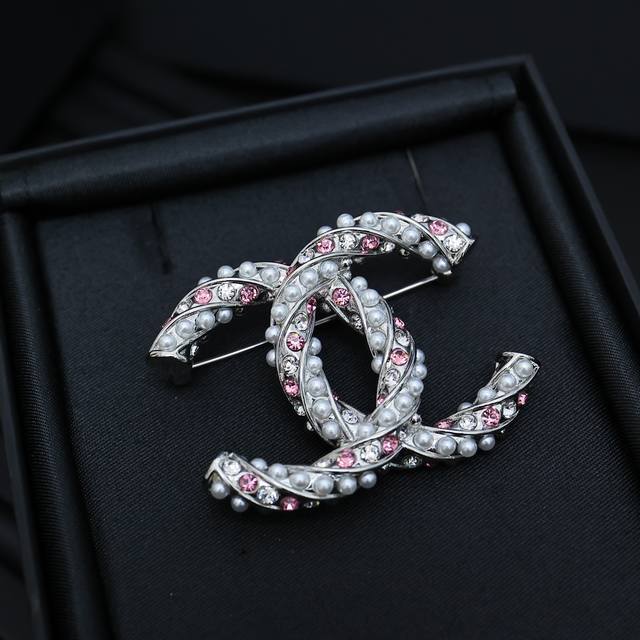 Chanel Classic Twisted Pearl Brooch You'll Fall In Love With This Brooch. The Tw