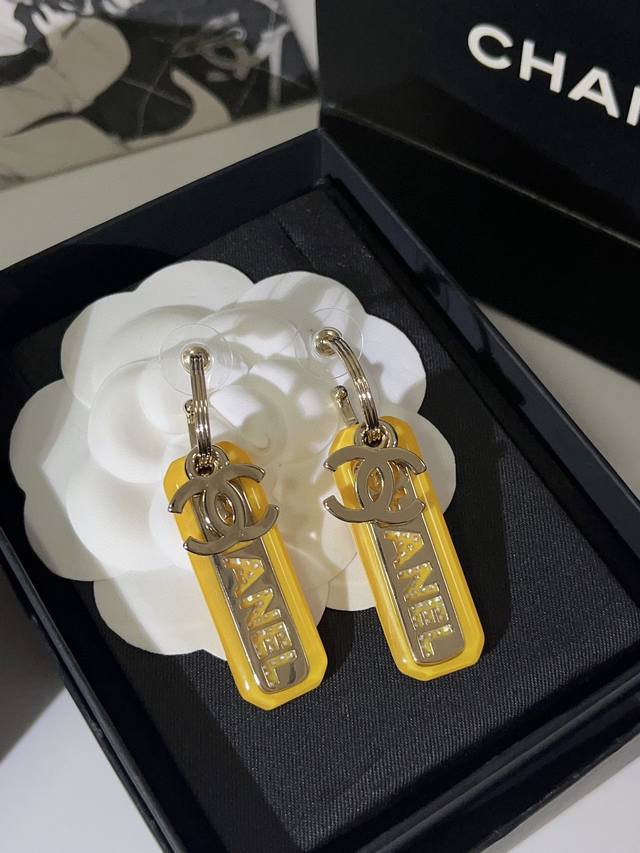 Chanel Acrylic Letter Earrings: The Unique Metallic Texture Creates A Textured D