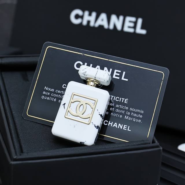 Chanel Marble Texture Perfume Bottle Gold C Brooch: A Sophisticated And Versatil