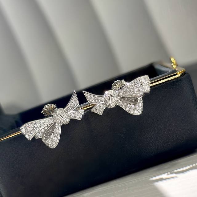 A0043 Graff Large Bow Series Ear Studs, Evoking Endless Energy. High-End Custom-