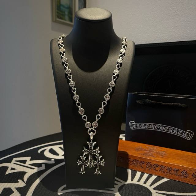 New Arrival, Boutique Quality Chrome Hearts Classic Retro Horseshoe Cross Flower