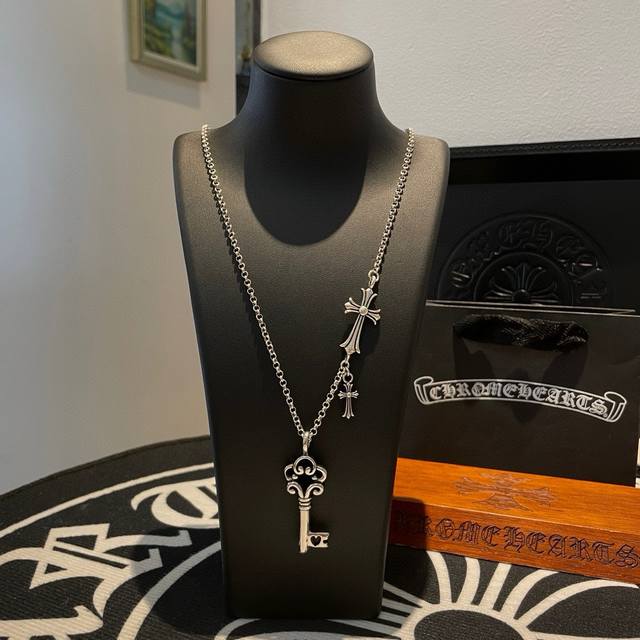 New Arrival, Boutique Quality Chrome Hearts Classic Retro Cross Necklace With Un