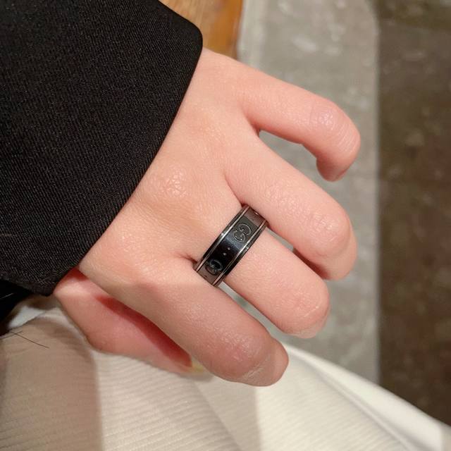 G*Ucci New Double G Ring: A Fusion Of Classic Logos Exuding Dazzling Charm. A Fr