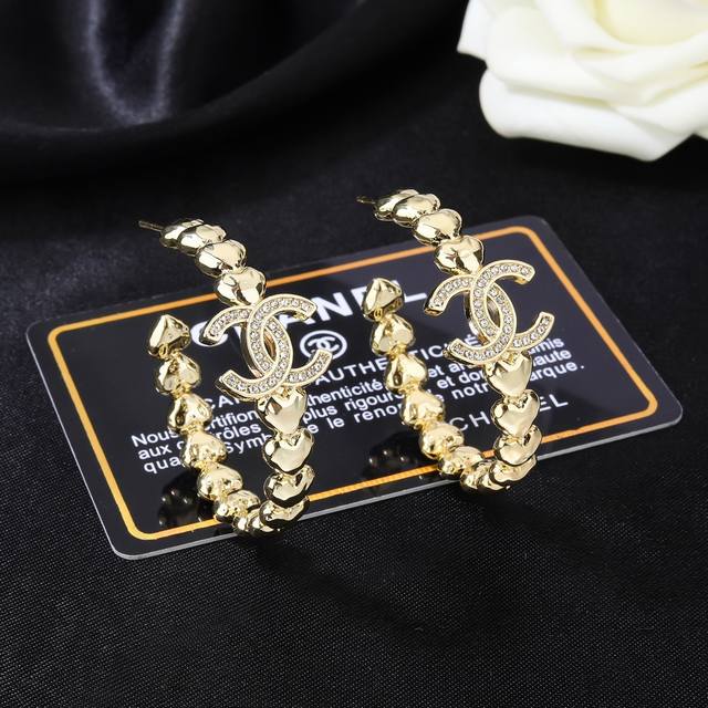 Chanel New Earrings Every Detail Is Meticulously Crafted. This Design Is Absolut
