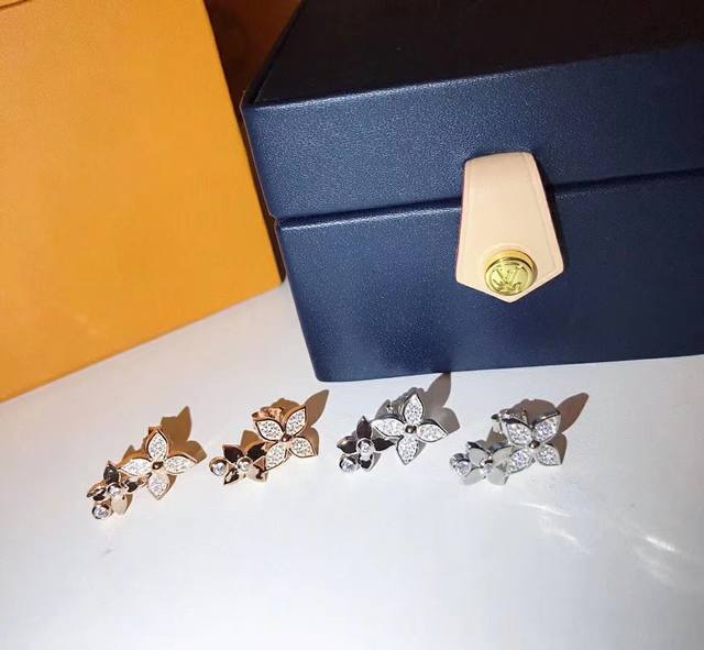 Premium-Grade Louis Vuitton Lv Full-Diamond Double Flower Four-Leaf Clover Set I