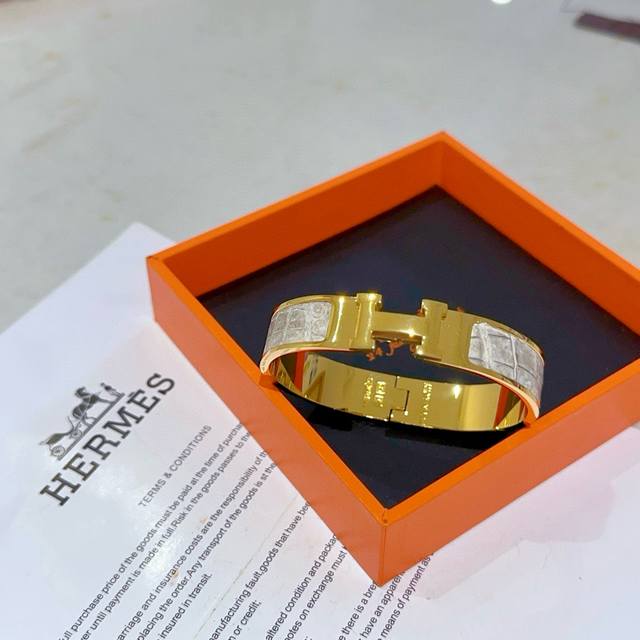 Genuine Crocodile Leather, Authentic Leather Verification Available. Herm S Brac