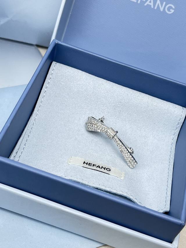 New Hefang Ribbon Brooch