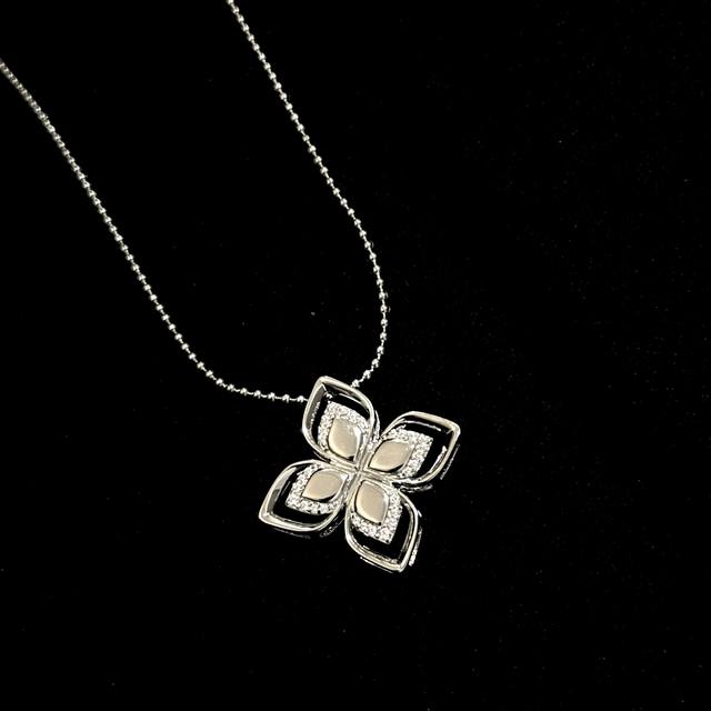 A6006 New Arrival Boho Style, Openwork Four-Leaf Clover Half-Diamond Necklace, H