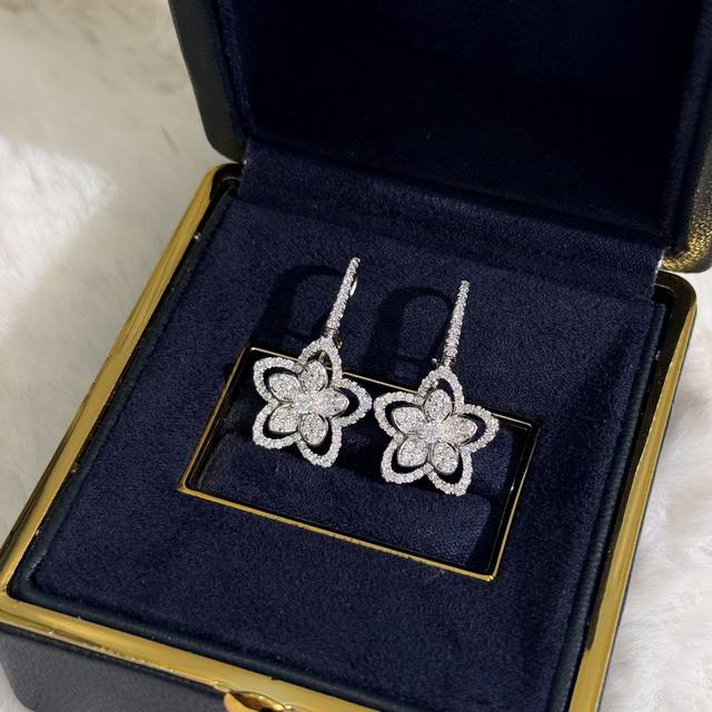 A0627 High-End Brand Graff Latest Release Large Flower Earrings. The Flower Prop