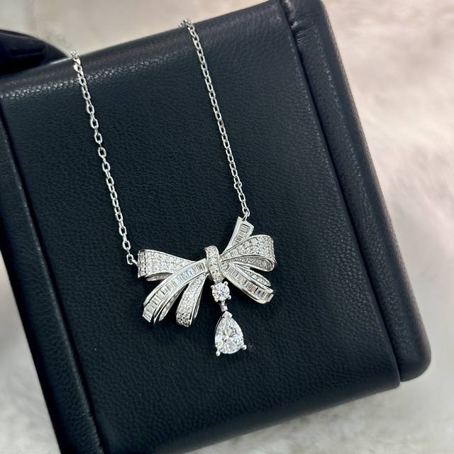S0143 Graff Bow Knot Teardrop Diamond Necklace: A Elegant Yet Sweet Design. Made