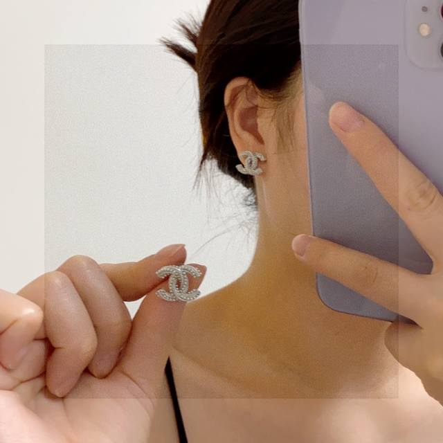 2025 Hot New Chanel Silver Pearl Stud Earrings: Casual And Elegant, Highest Qual
