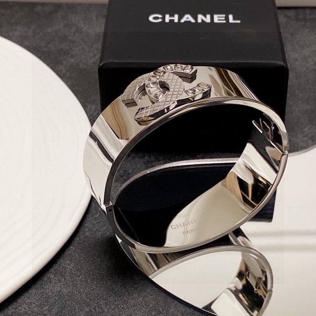 New Chanel Chanel Wide Diamond-Studded Bracelet Ultra-Heavy Craftsmanship, Bling