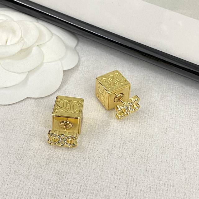 Code E2355 0247825 Celine Earring Hot-Selling New Arrival Consistent Zp Arc De T