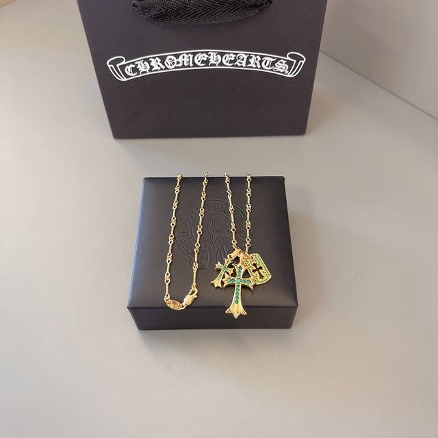 Chro Family Light Luxury Fashion Gold-Plated Diamond-Studded Pin Square Cross Do