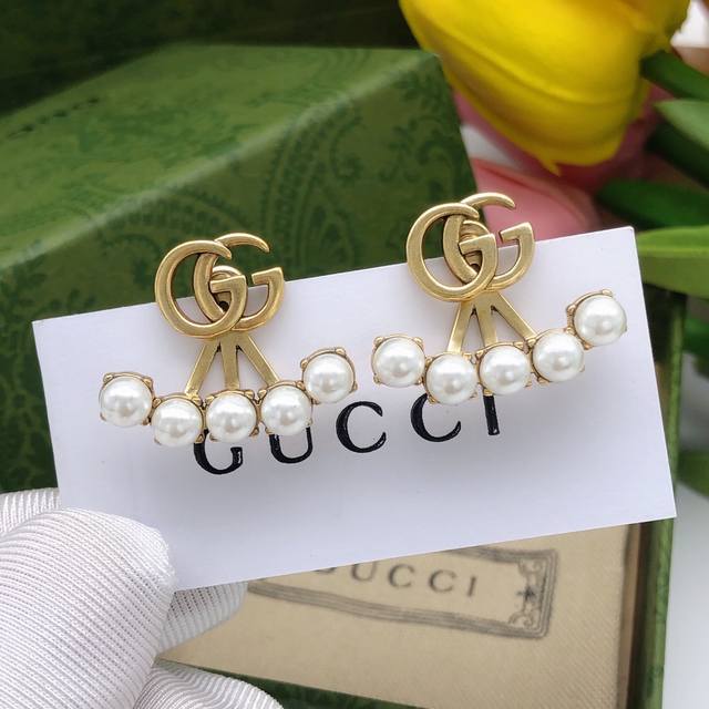 Model Number Ged0082 Gucci Seven Double G Fan-Shaped Ear Studs, Classic Antique