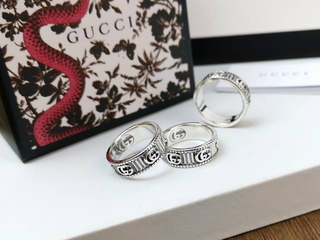 Gucci Gg Double G Logo Ring, Black Base With Double G Stripes, A Retro Ring That