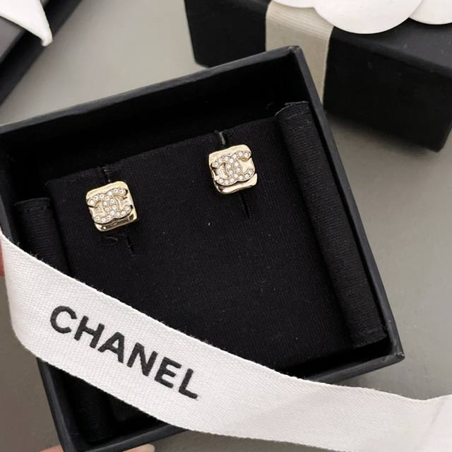 High-Quality, Details As Shown, Mini Square Stud Earrings Z 4100! 2024 Early Spr