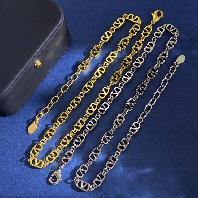 Necklace Hl94 Valentino Trendy, Unique, Unisex, Minimalist, Smooth Finish, Multi