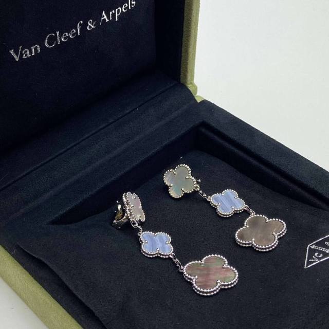 Gold-Plated Vca Purple Agate Three-Flower Ear Studs
