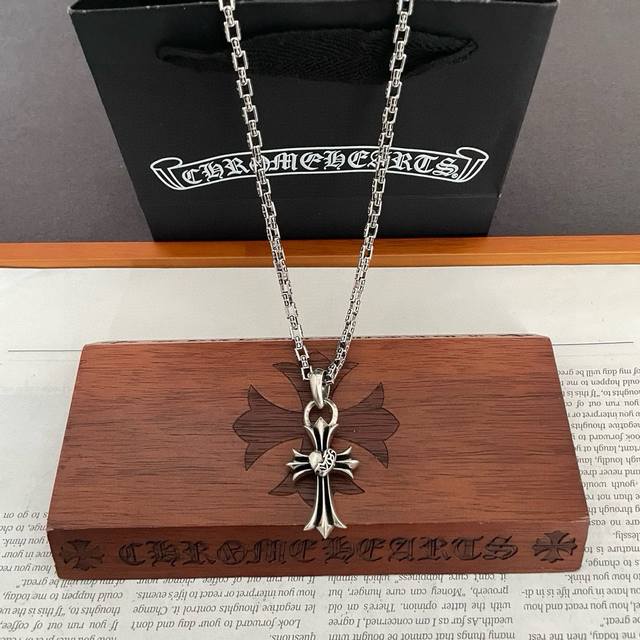 Boutique Quality Chrome Hearts Classic Retro Cross Necklace Heart-Shaped Cross P