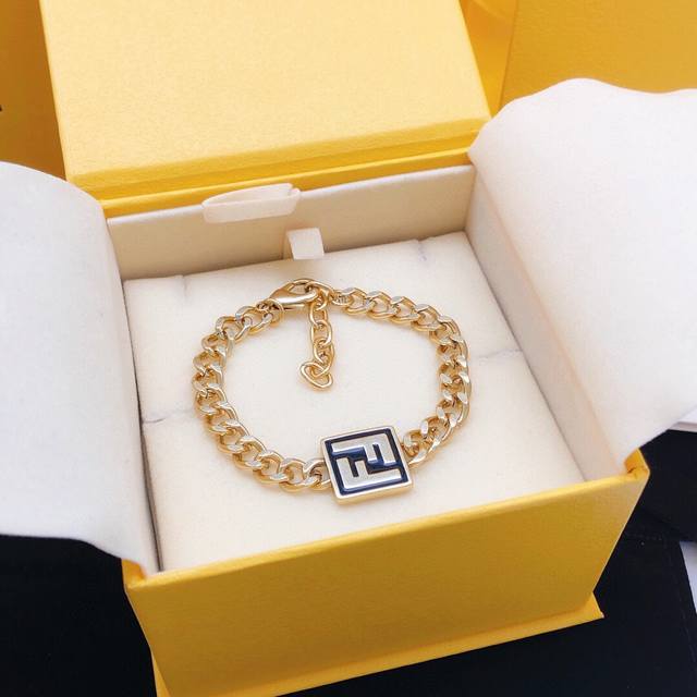 Model Number Fdsl0005 Fendi Bracelet With Square Drip Oil Black Design