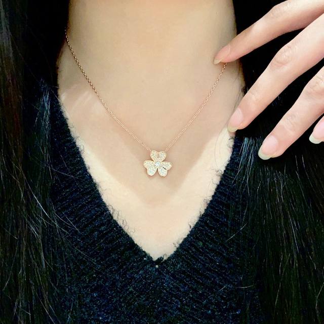 Van Cleef & Arpels Els Flower Alhambra Pendant, Misty Flower Design, Unique And