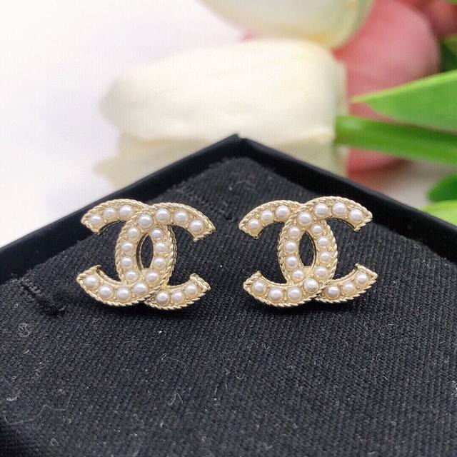 Model Number Xed0442 Double C Diamond-Studded Light Gold Pearl Earrings - A Popu