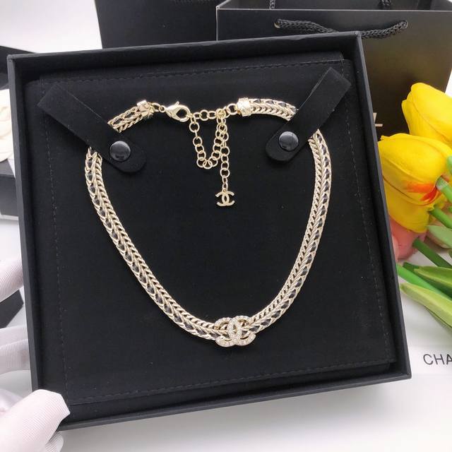 Code Xxl0113 Chanel New White Leather Necklace