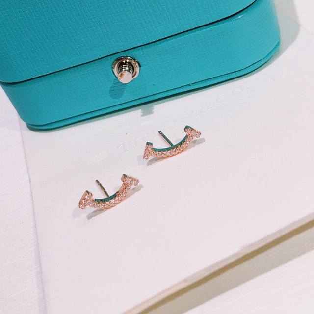 Premium Edition Tiffany Tiffany Co. Smiling Face Double T Earrings, Diamond-Free