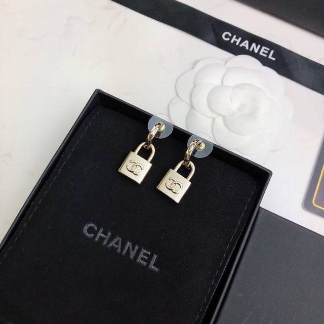 New Arrival At The Same Quality As The Store! Chanel Double C Ear Studs And Earr