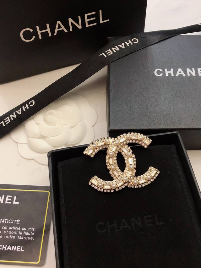 Today's New Arrivals: Chanel Brooch Bestsellers Now Available! Zp Chanel22 Stunn