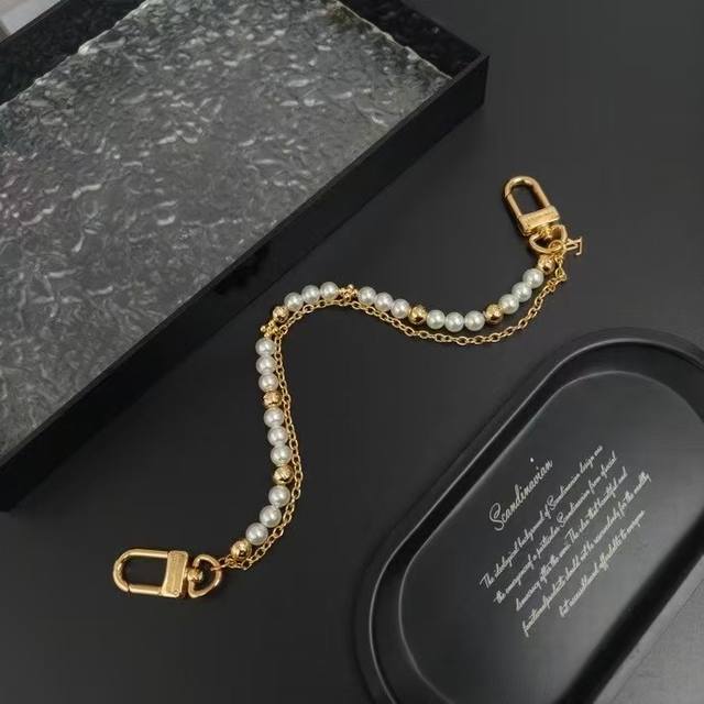 Lv Belt Chain: A Double-Chain Design Embodies Contemporary Style. One Chain Is A