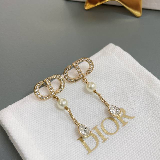 High-Quality Details As Shown. Cd Pendant Crystal Ear Studs A Must-Have For Fair